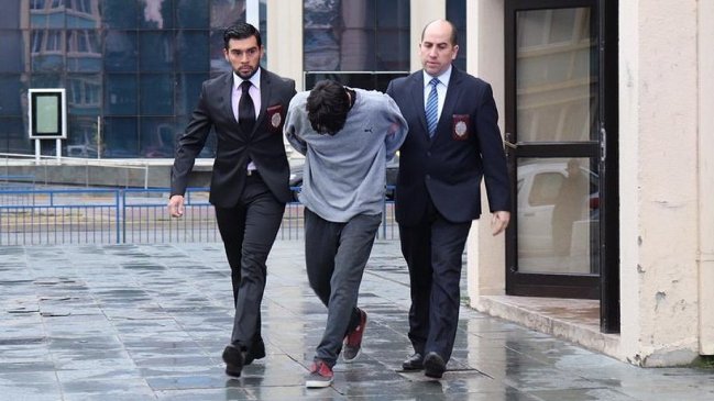 Sociedad se querella contra universitario acusado de quemar la AFP Hábitat de Punta Arenas