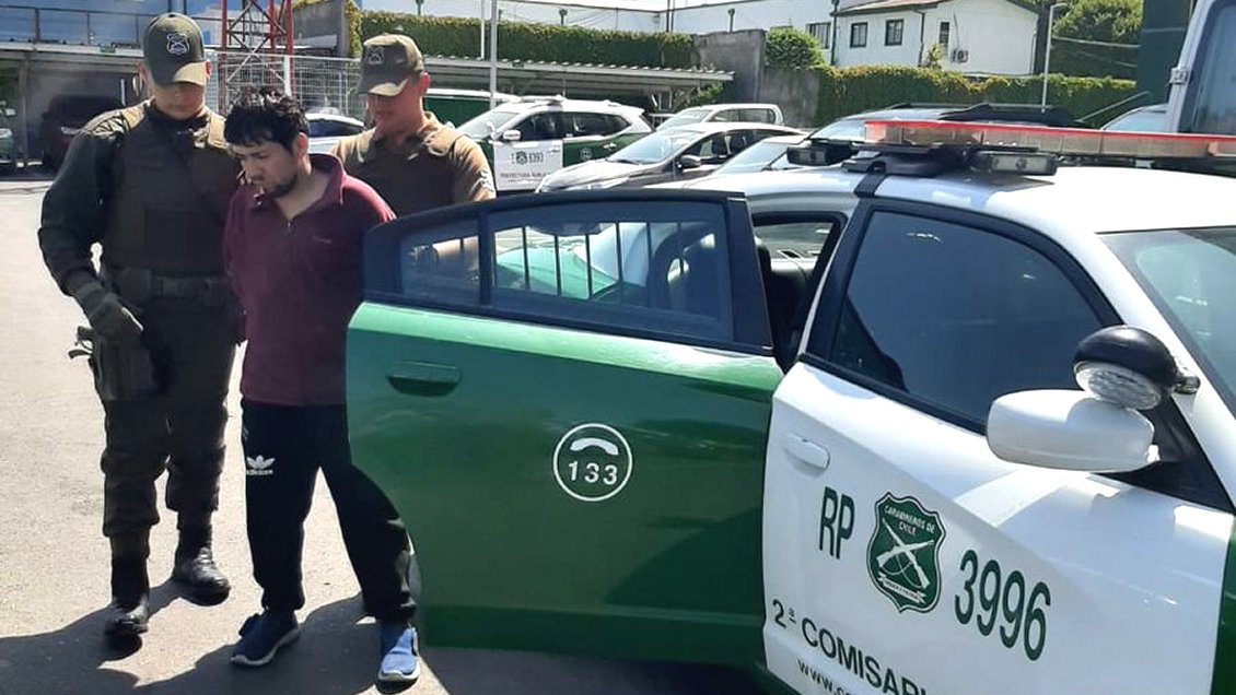 Baja tolerancia a la frustración: Le negaron el baño y agarró a piedrazos el Teatro Municipal