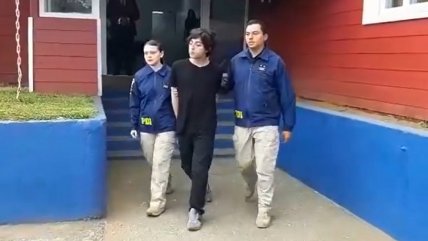   Joven acusado de quemar la Iglesia San Francisco de Ancud fue trasladado a tribunales 