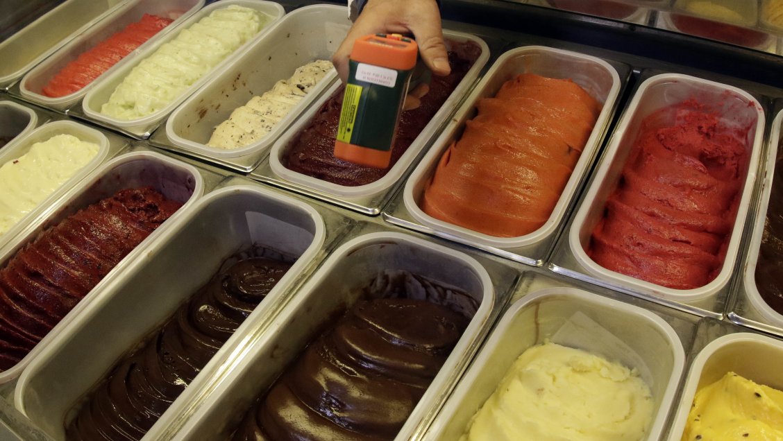 Cursan sumarios a reconocidas heladerías de Santiago por tener altos niveles de microorganismos