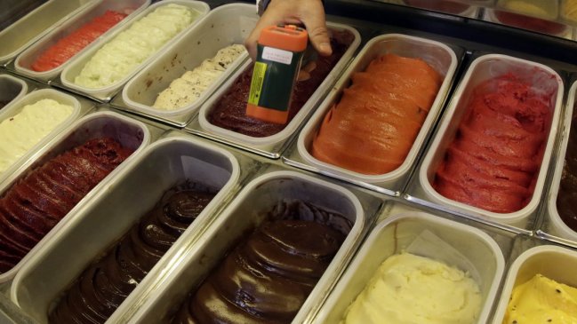 Cursan sumarios a reconocidas heladerías de Santiago por tener altos niveles de microorganismos