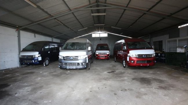 Condenan a empresaria a pagar más de 100 millones por contrabando de vehículos