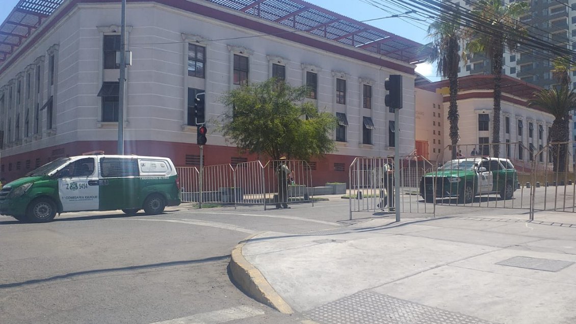 Iquique: Joven fue detenido por agredir a carabineros en liceo sede de la PSU
