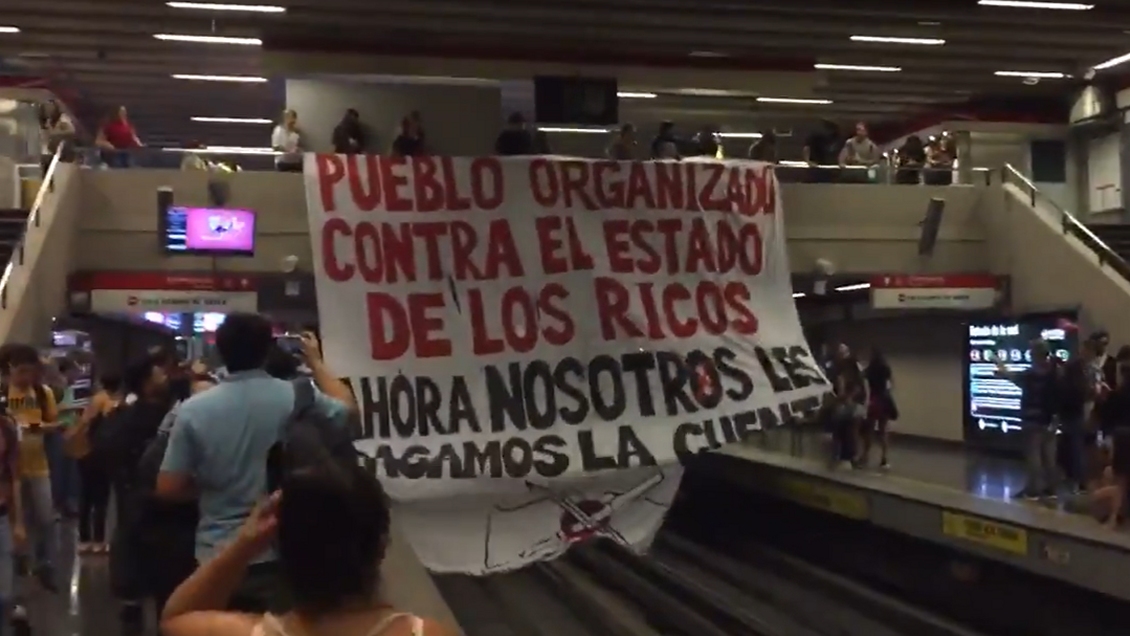 Manifestación al interior de Metro Los Leones mantuvo suspendida la Línea 1
