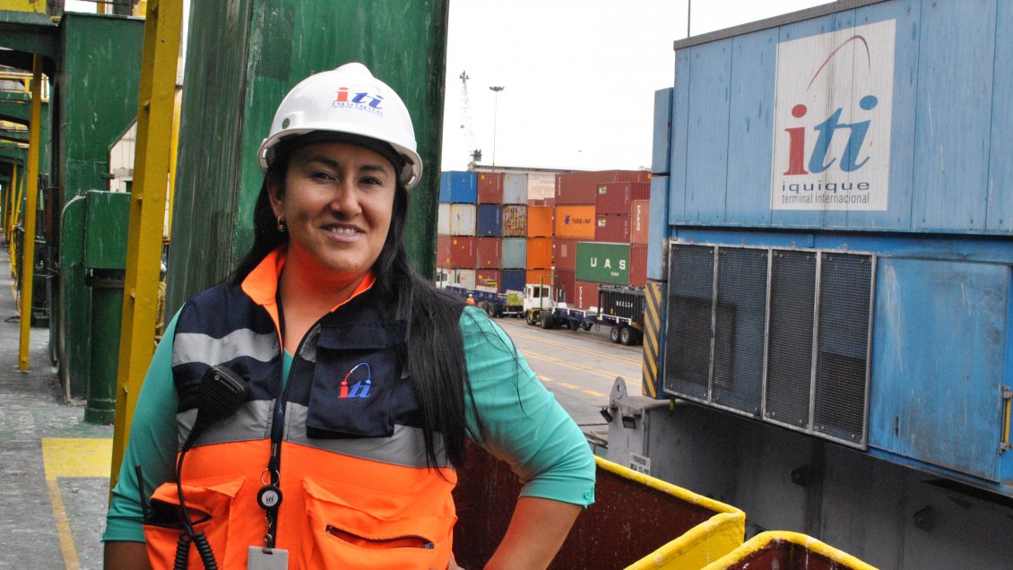 Iquique Terminal Internacional incorporó a la primera mujer operadora de naves