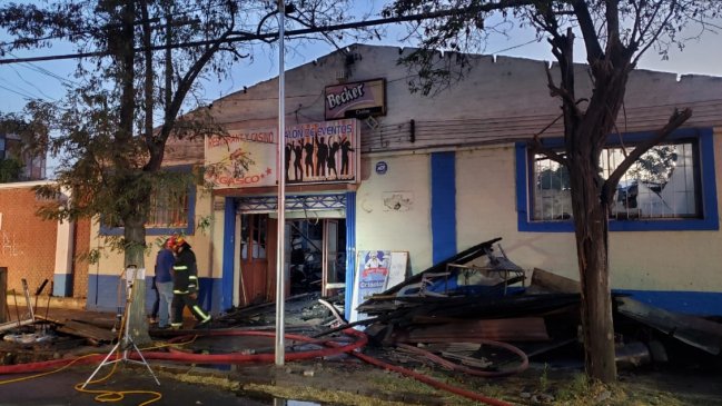 Incendio afectó a una casa y dependencias de Gasco en Estación Central
