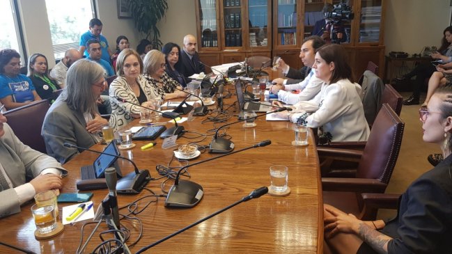 Avanza el proyecto de las 40 horas: Comisión del Senado aprobó idea de legislar