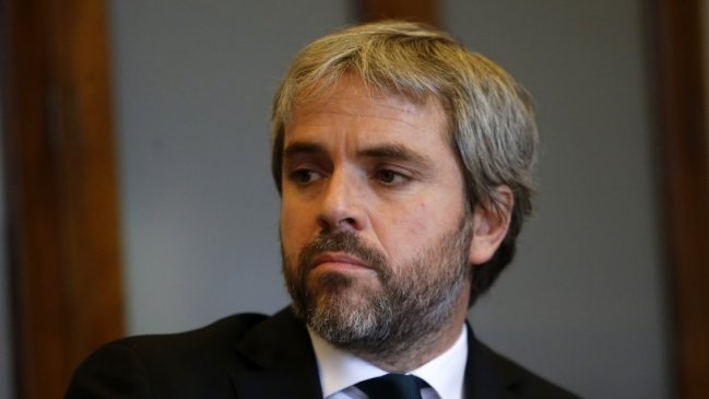 Ministro Blumel refuta a diputado RD: El Gobierno no se acaba cuando tú lo decides