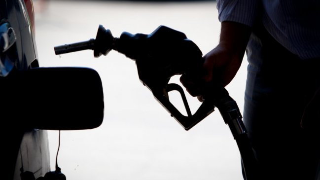 Bencinas bajan sus precios tras nueve semanas de alzas