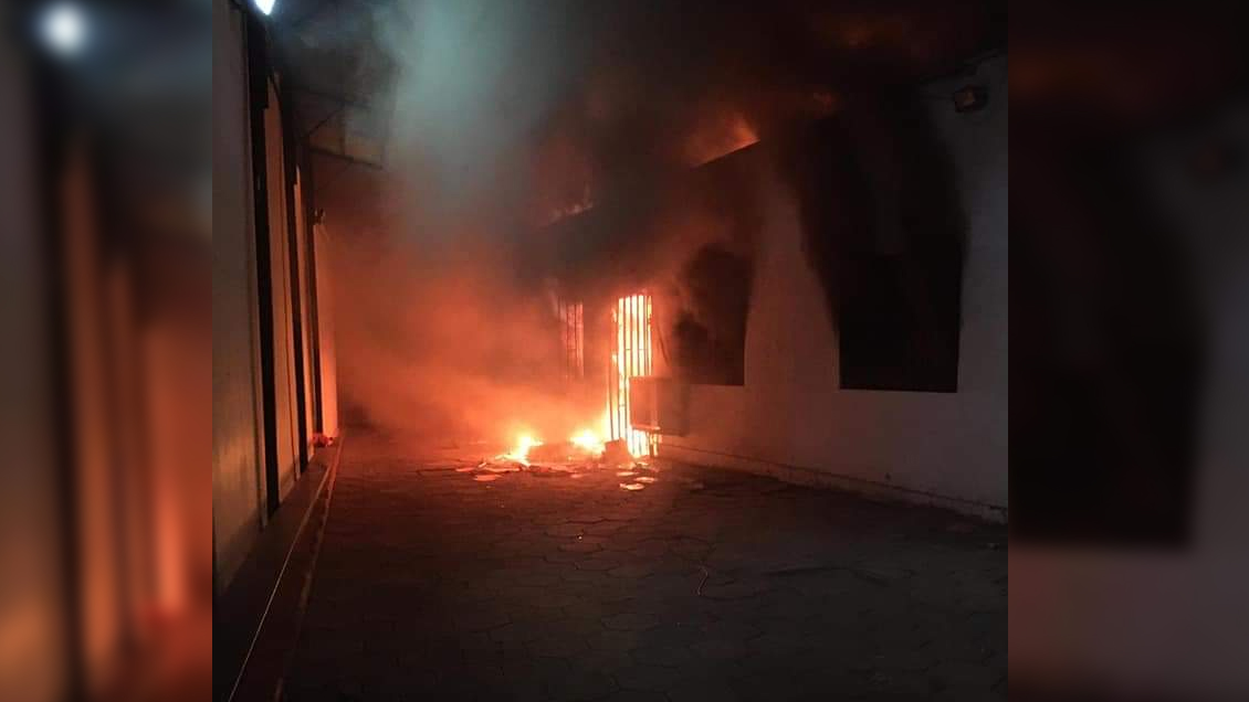 Incendio afectó a la Gobernación de Chacabuco en Colina tras ataque de encapuchados