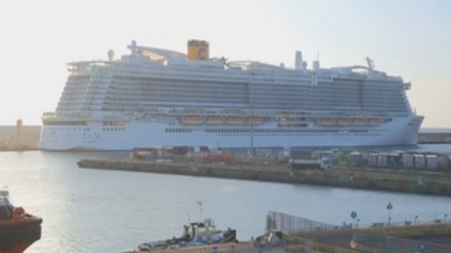 Pasajeros del crucero en Italia desembarcan tras descartarse coronavirus