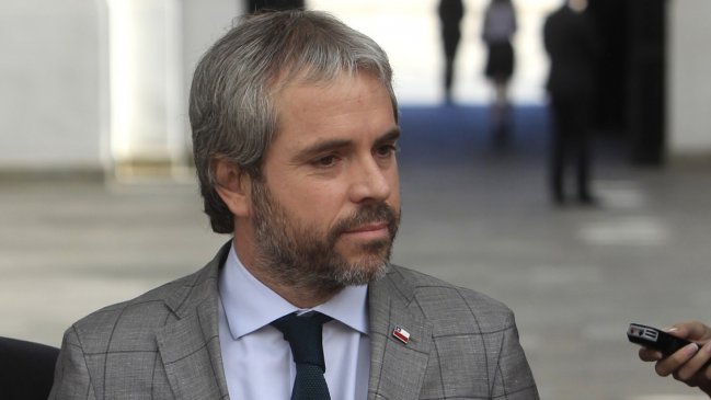 Blumel entrega su solidaridad a Carabineros: 