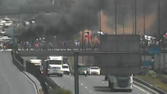 Incidentes y barricadas durante funeral de Jorge Mora