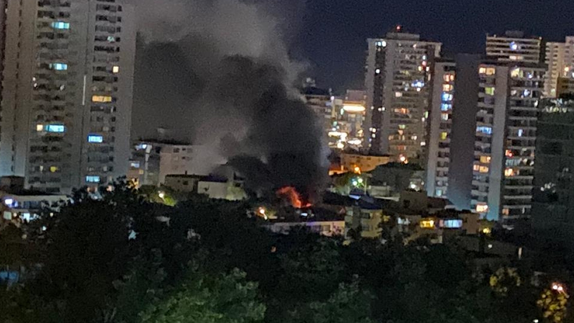 Incendio afecta a hostal en el centro de Viña del Mar