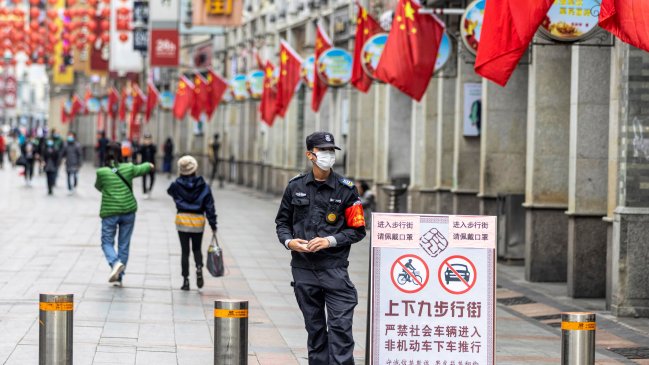 China prohíbe funerales y establece estricto protocolo para muertos por coronavirus