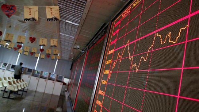 Las bolsas de China continental se desplomaron tras el retorno de las vacaciones de Año Nuevo
