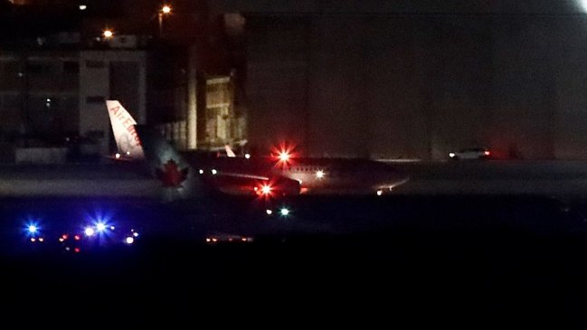 Avión Air Canadá logró aterrizar tras horas de sobrevuelo producto de un desperfecto técnico