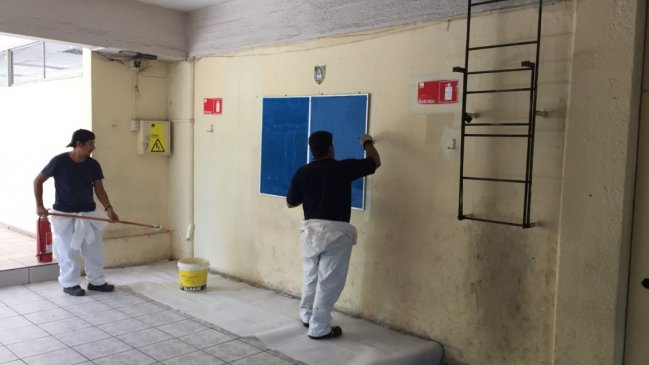 Municipalidad de Santiago realiza reparaciones en 22 colegios de la comuna