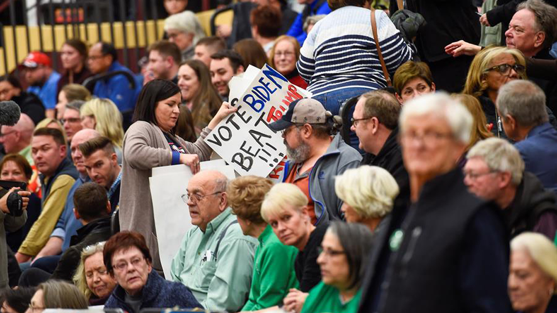 Caos en el recuento retrasa los resultados del caucus demócrata en Iowa