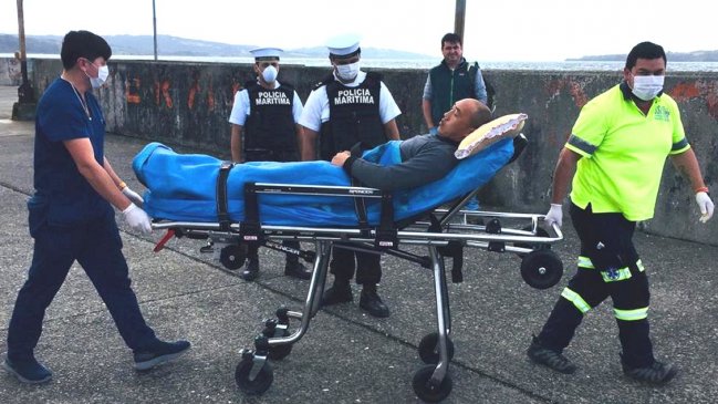 Marino chino desembarcó y fue atendido de urgencia en Ancud por una fractura