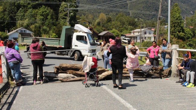  Habitantes de Chaitén se tomaron la Carretera Austral  