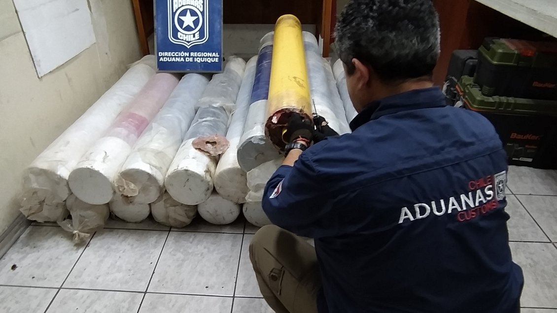 Carga que simulaba ser rollos de tela contenía más de 300 kilos de marihuana prensada