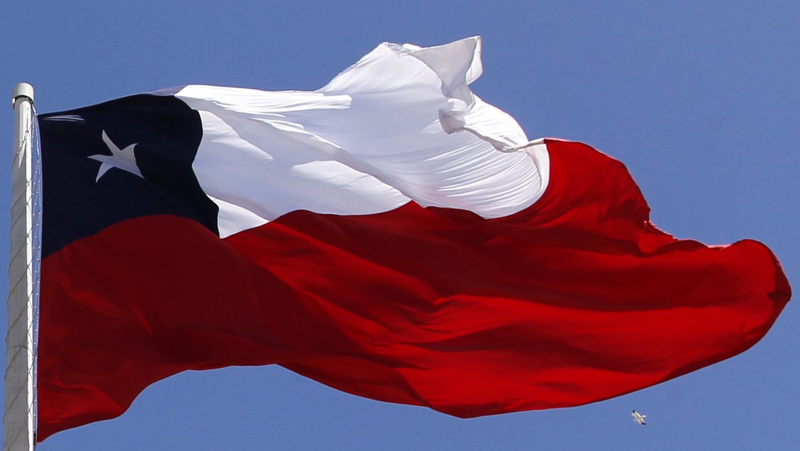 Encuesta reveló que siete de cada diez chilenos se sienten orgullosos de serlo