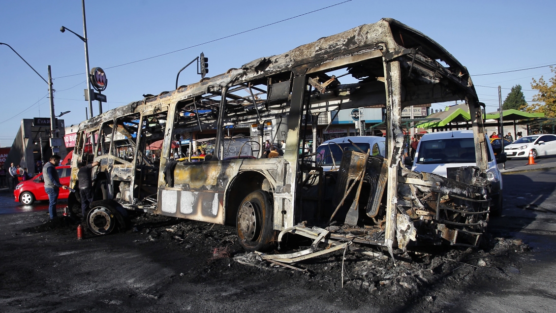 Más de 60 buses han sido quemados en desmanes ocurridos desde octubre