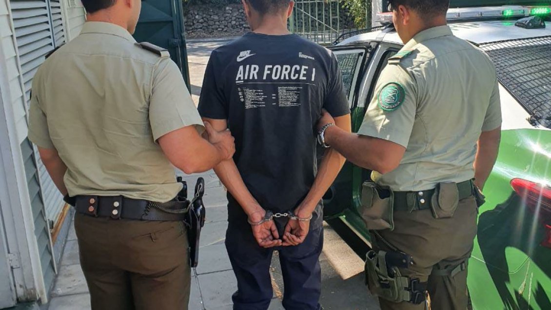 Rengo: Delincuentes amenazaron con pistola a joven que retiró dinero desde un banco