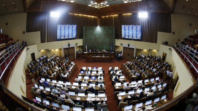 Los 32 parlamentarios 