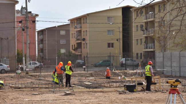 Autoridades dan inicio a proyecto de integración social en ex población Vicuña Mackenna