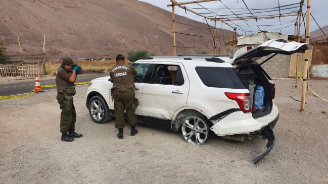  Automóvil asaltado terminó con 11 impactos de bala en ruta de Arica  