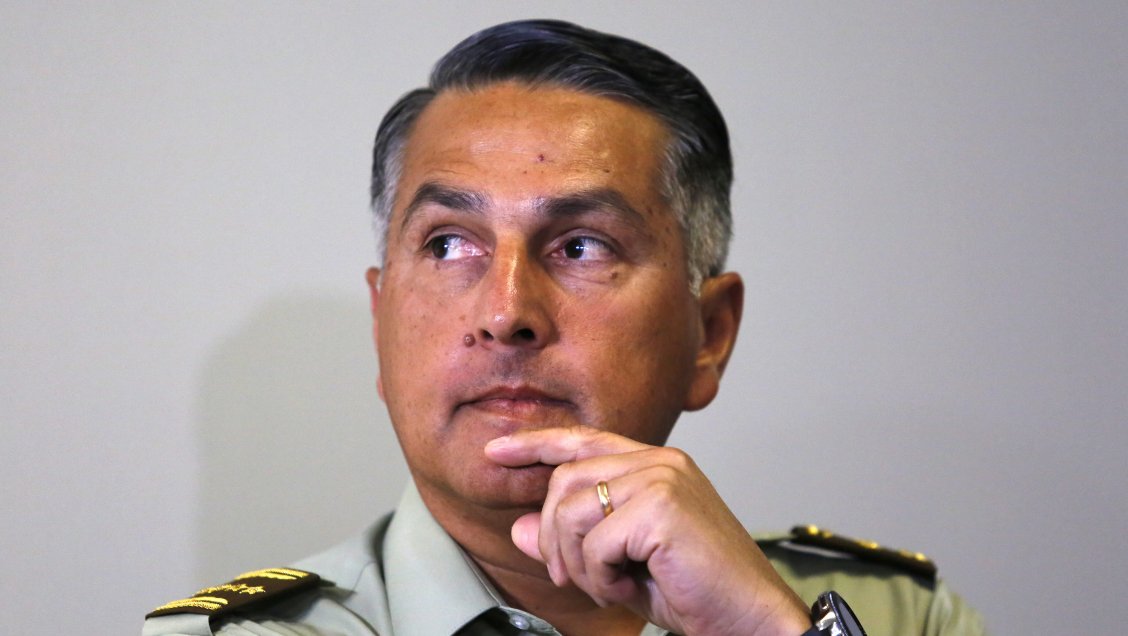 Tribunal autorizó interrogar al general Rozas por 30 querellas que pesan en su contra