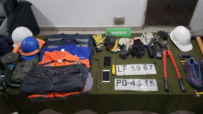 Banda de delincuentes se enfrentó a tiros con carabineros tras protagonizar asalto a local comercial