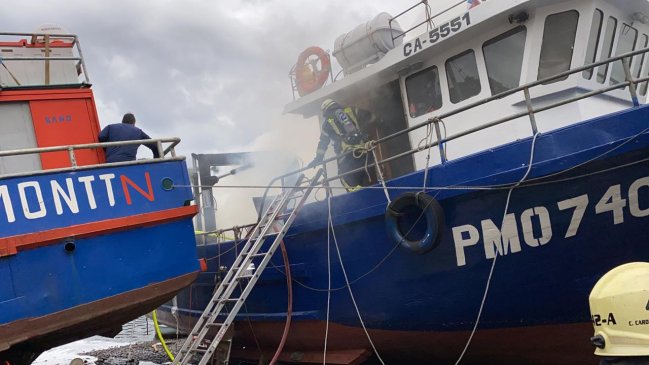 Lancha varada en astillero ardió por trabajos de soldadura que se realizaron a bordo