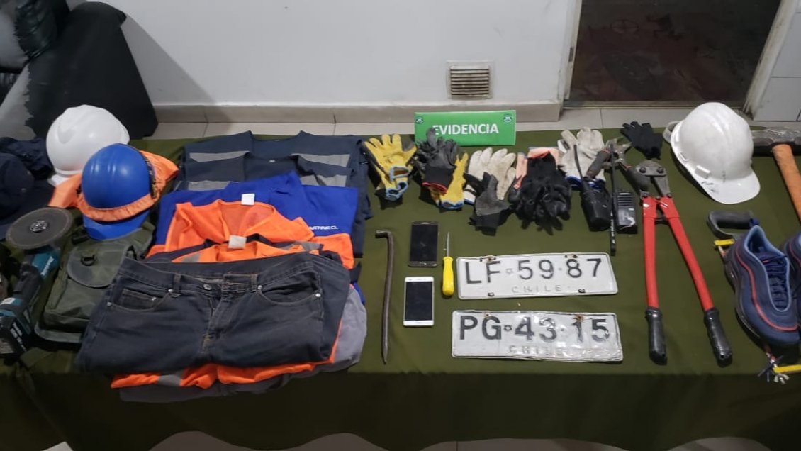 Banda de delincuentes se enfrentó a tiros con carabineros tras protagonizar asalto a local comercial