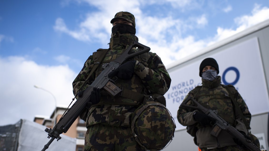 La UE acuerda crear una misión que bloquee la entrada de armas a Libia