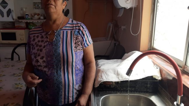 Habitantes de Huerta de Maule viven con una hora de agua al día para consumo propio