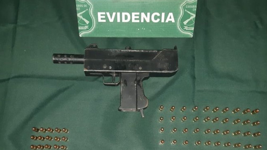 Prisión preventiva para sujeto detenido portando subametralladora en Pudahuel