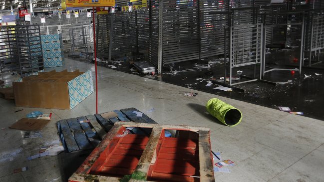 Sujetos intentaron saquear un supermercado, pero el local ya estaba vacío