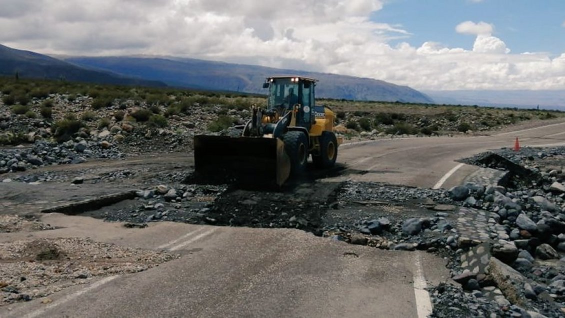 Realizan trabajos en ruta que une complejo fronterizo Ollagüe tras deslizamientos