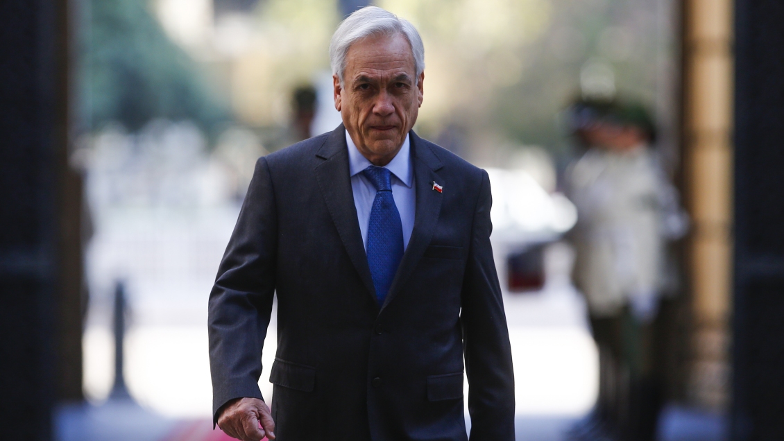 Piñera termina sus vacaciones y se le hacen presentes los desafíos del 2020