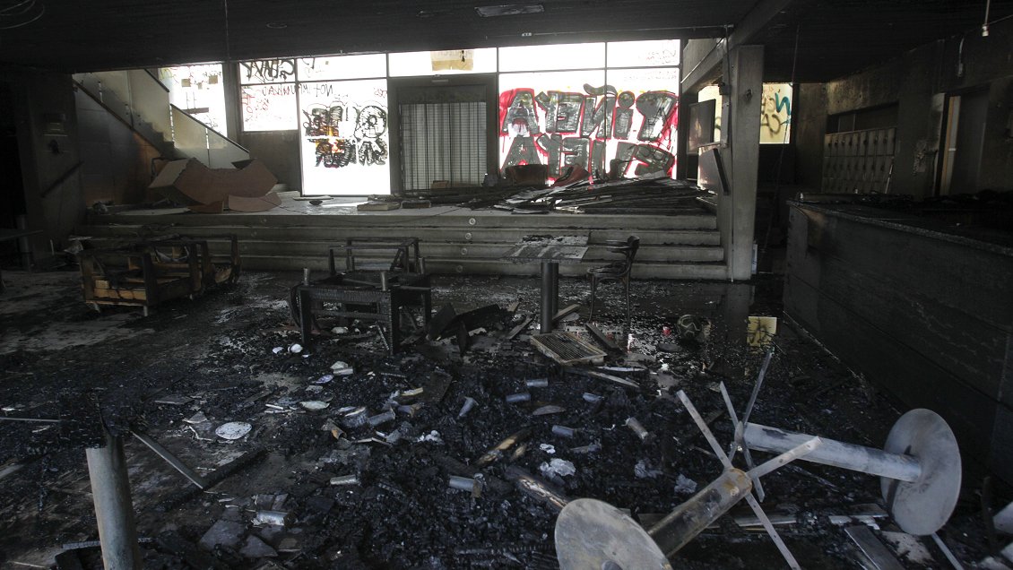 Guevara: Incendio intencional del Café Literario provocó la quema de más de 10 mil libros