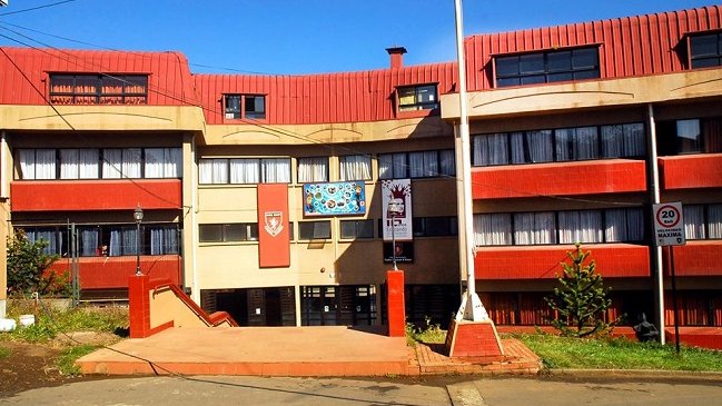 Colegio católico de Lota separó de sus funciones a docente acusado de abusar de alumnas