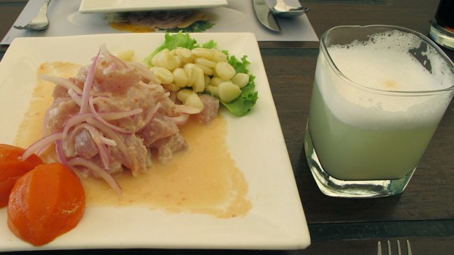 Embajada peruana criticó a medio británico por incluir al pisco sour y al ceviche como comida chilena