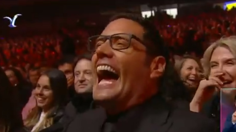 Pancho Saavedra se rió de las bromas que le hizo Fusión Humor