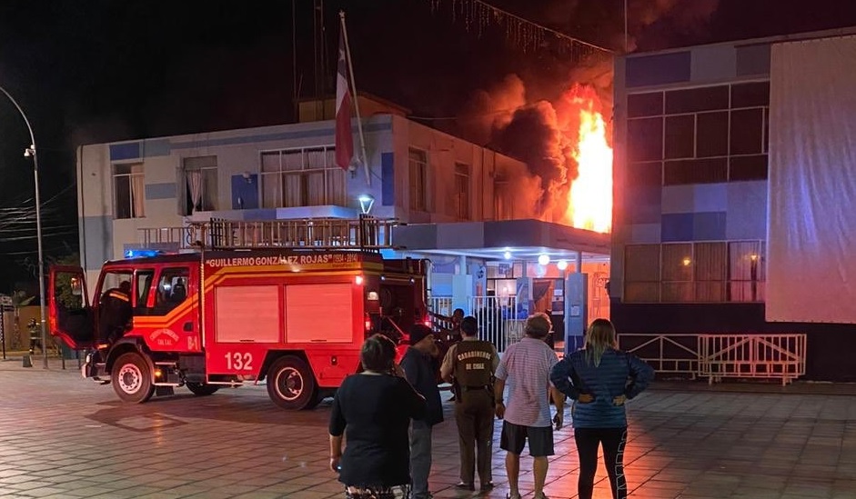 Incendio destruyó dependencias del municipio de Taltal