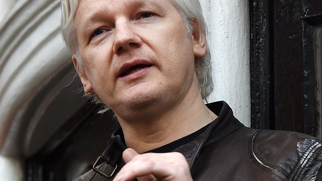 Jucio para extraditar a Assange se pospuso hasta mayo