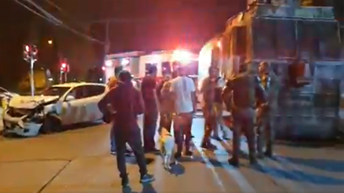 Una mujer herida en violenta colisión entre 