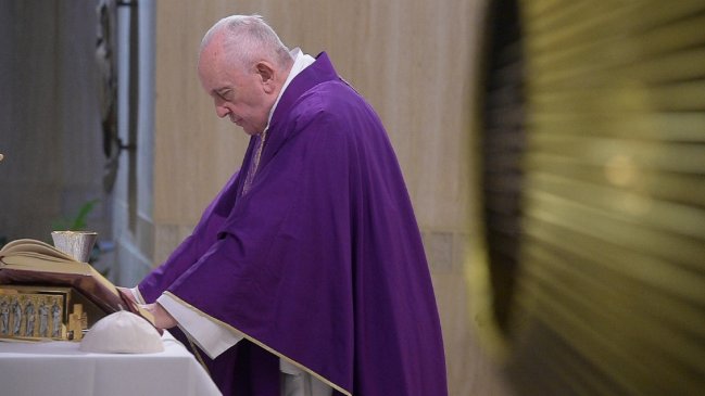 El papa sigue resfriado y suspendió nuevamente una audiencia